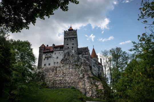 photo: Bran Castle Transylvania (vagrantsoftheworld.com)